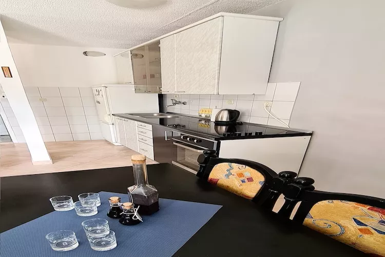 Holiday Home Gea - Three Bedroom Holiday Home with Terrace and Partial Sea View-Keuken