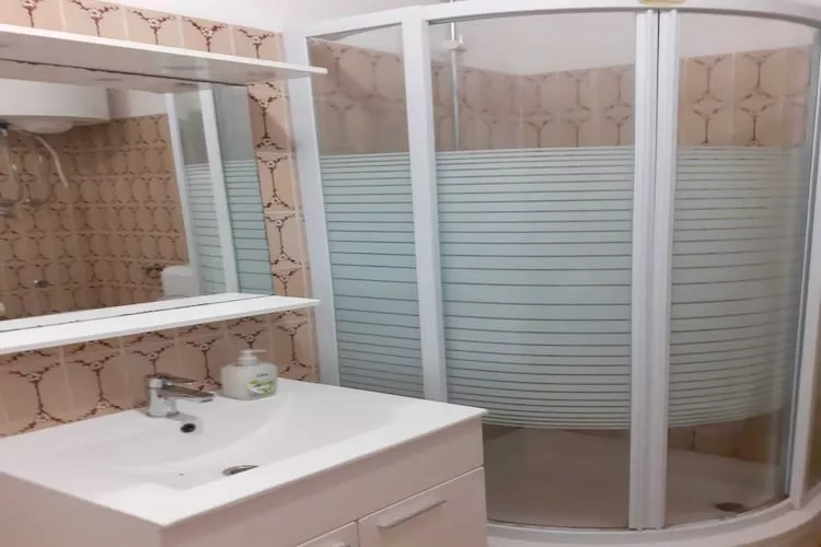 Apartments Seagull - Two Bedroom Apartment with Balcony (Grozdana)-Badkamer