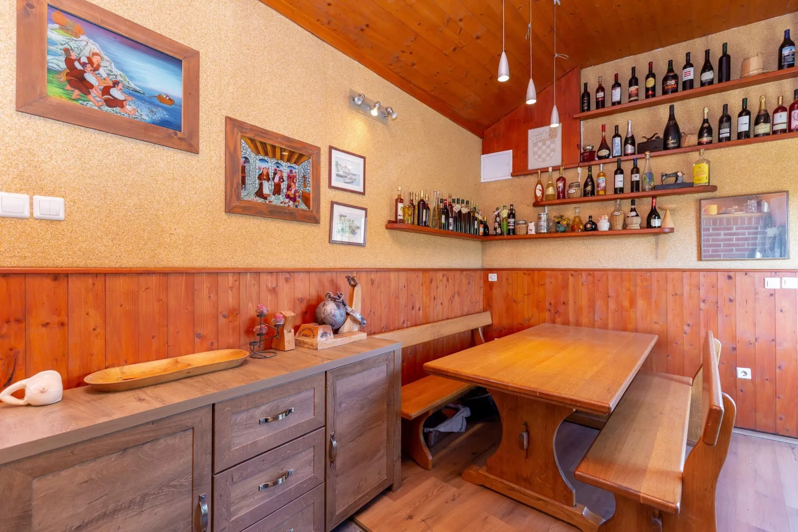 Holiday Home Trojković- Four Bedroom Holiday Home with Terrace and Swimming Pool-Eetkamer