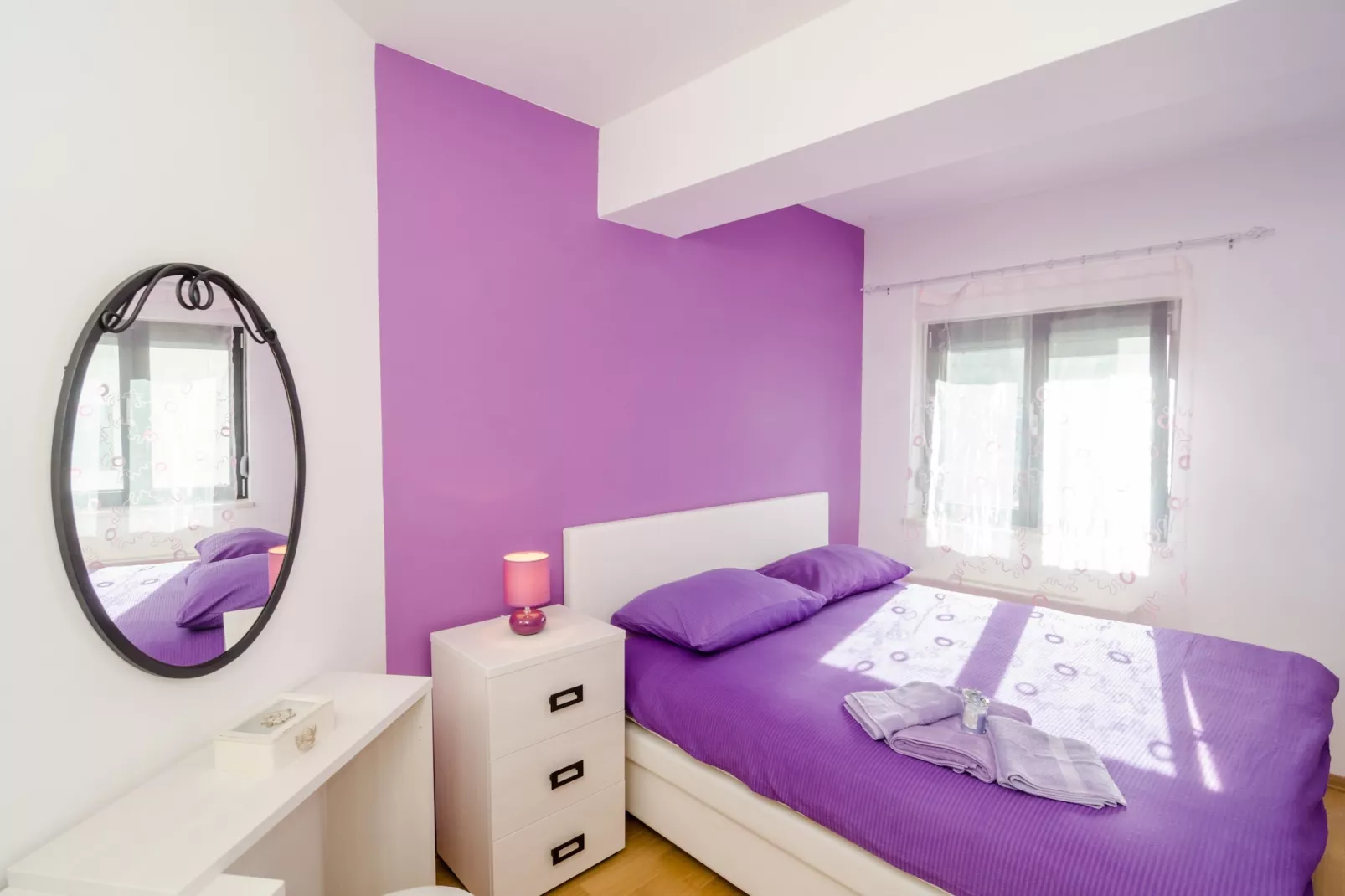 Apartment Atlant - One Bedroom Apartment with Balcony and Side Sea View-Slaapkamer