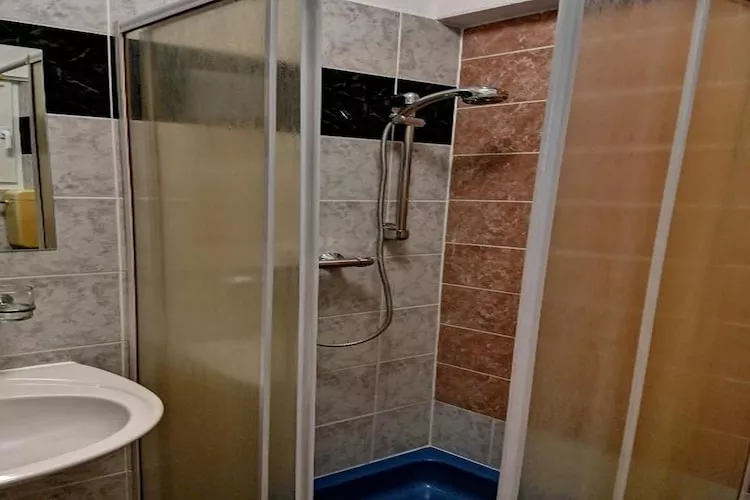 House Panorama - One Bedroom Apartment with Balcony and Sea View (Panoramahaus)-Badkamer