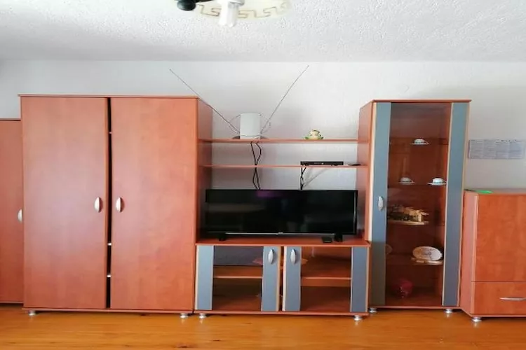 House Panorama - One Bedroom Apartment with Balcony and Sea View (Panorama blick)-Binnen