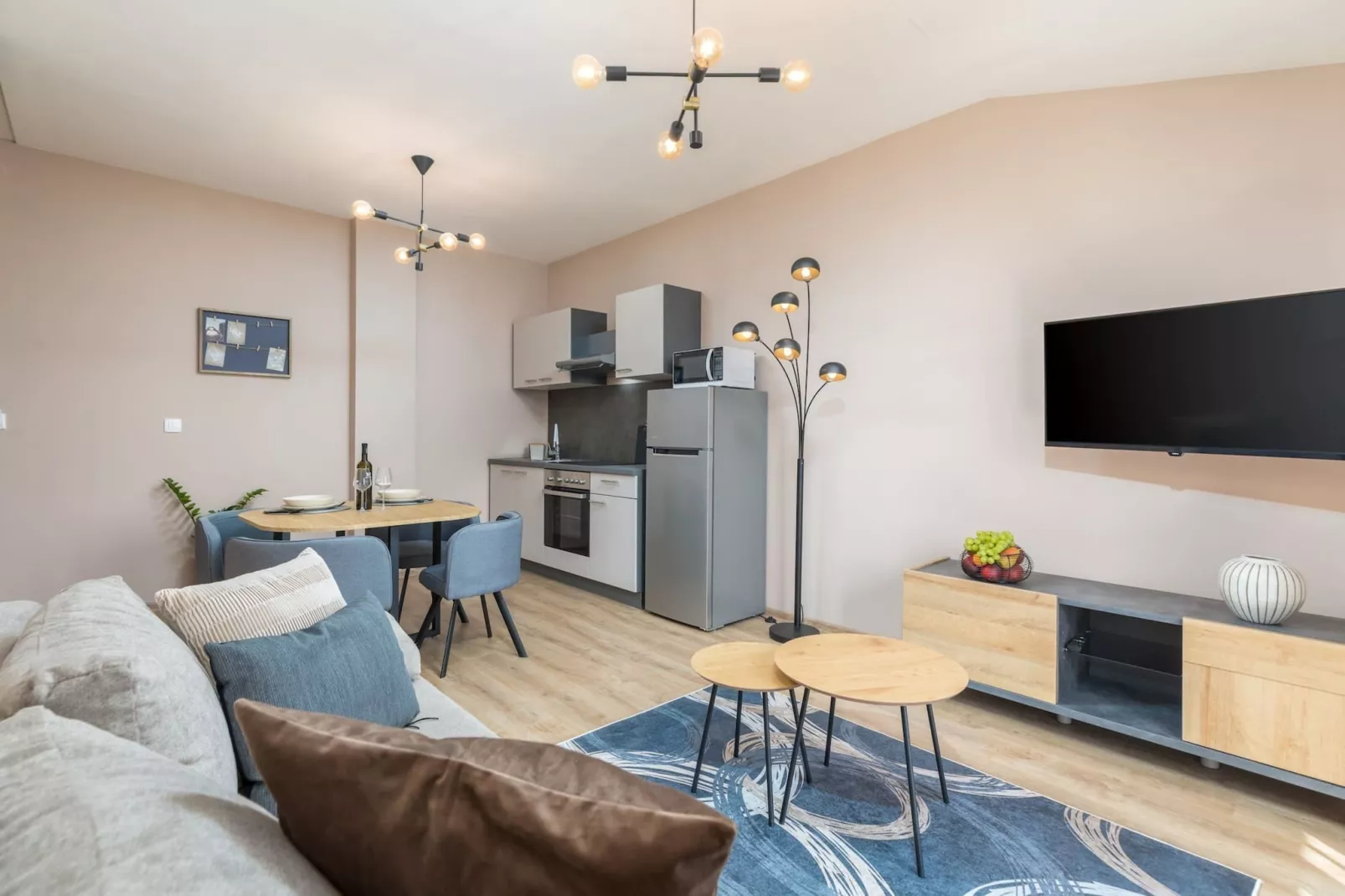 Marceta Apartment 3 - Pool and Big Garden-Woonkamer