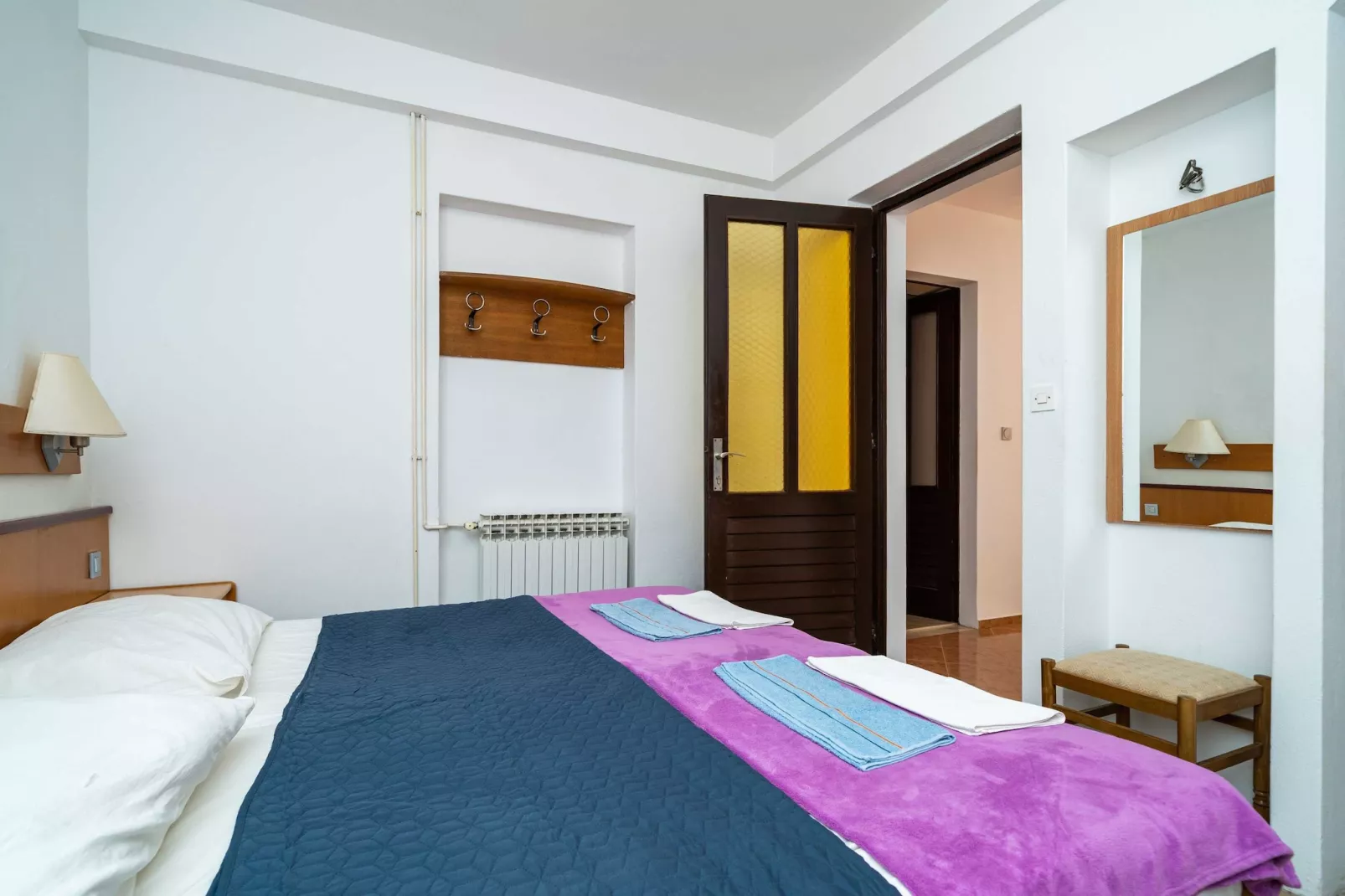 Apartments Klis -Two-Bedroom Apartment with Terrace - Slaapkamer