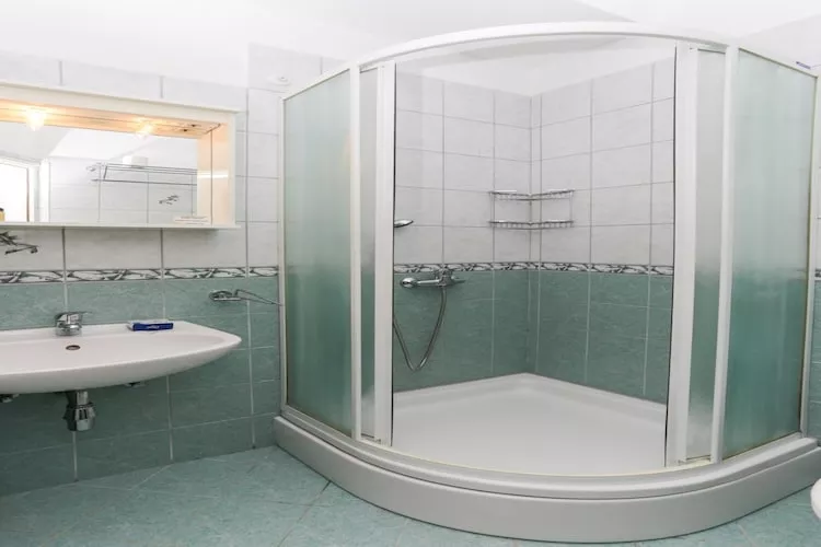 Apartments Posta - One-Bedroom Apartment with Terrace and Sea View (4 Adults) - Apartman 4-Badkamer