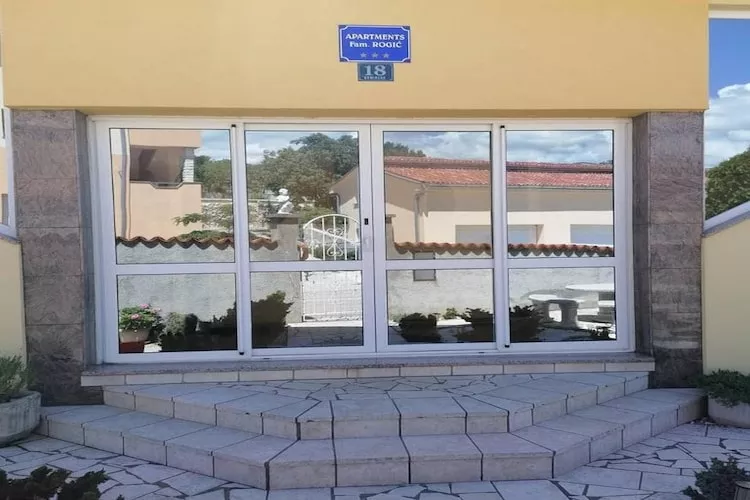 House Panorama - One Bedroom Apartment with Balcony and Sea View (Panorama blick)-Buitenlucht