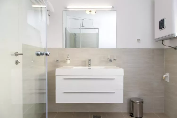 Apartments Kula - Three Bedroom Apartment with Balcony and Sea View-B5-Badkamer