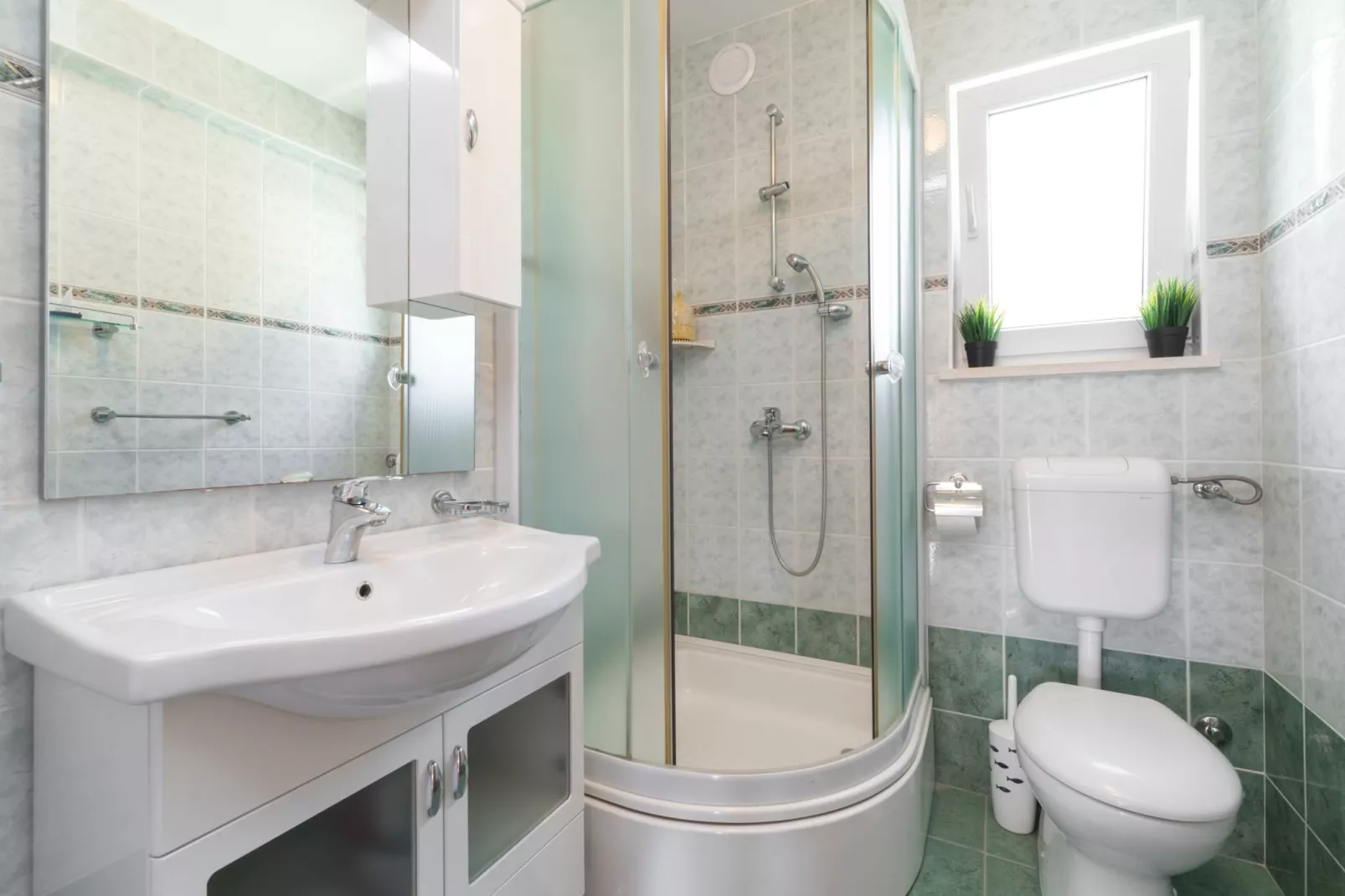 Holiday Home Diana - Two Bedroom Apartment with Terrace and Sea View-Badkamer