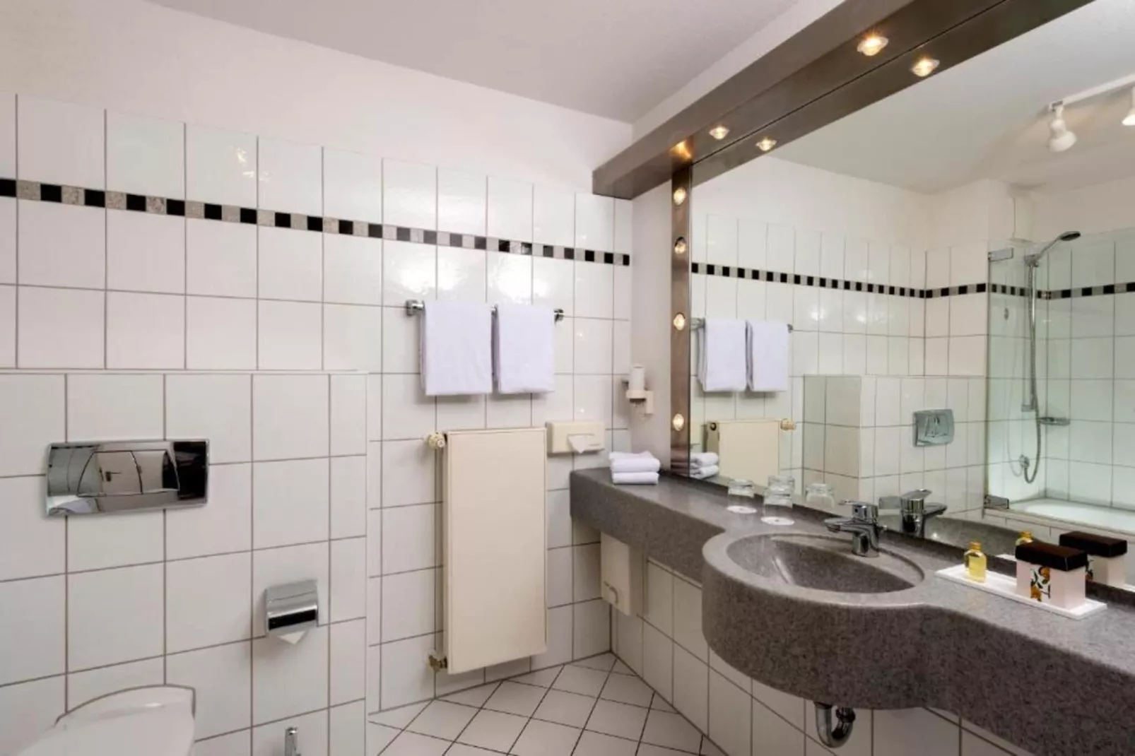 Marina 3 bed room apartment 6 guest-Badkamer