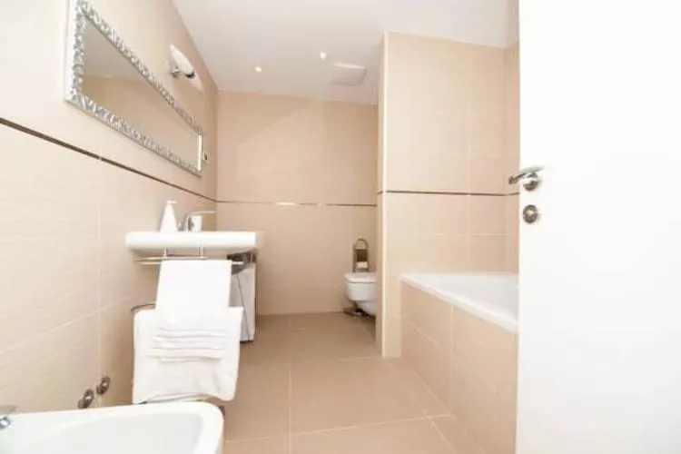 Apartment Vesna - Superior Three Bedroom Apartment with Balcony-Badkamer