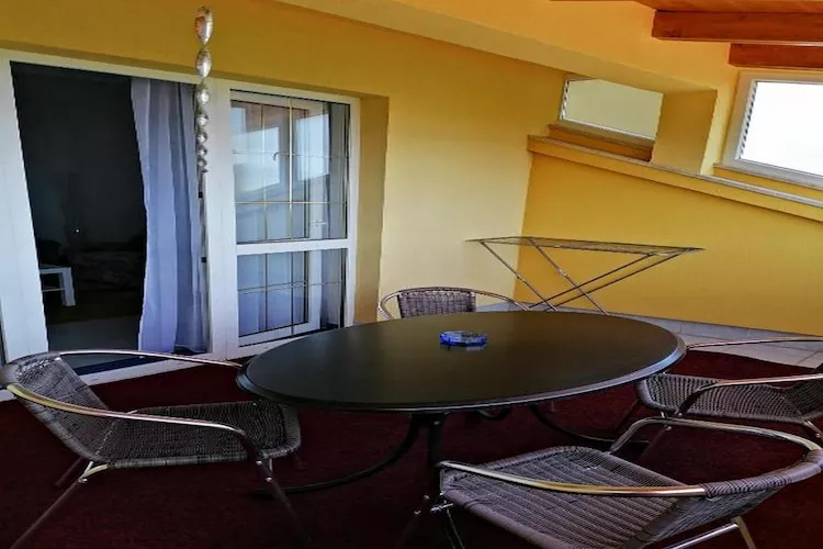 House Panorama - One Bedroom Apartment with Balcony and Sea View (Panoramahaus)-Terras