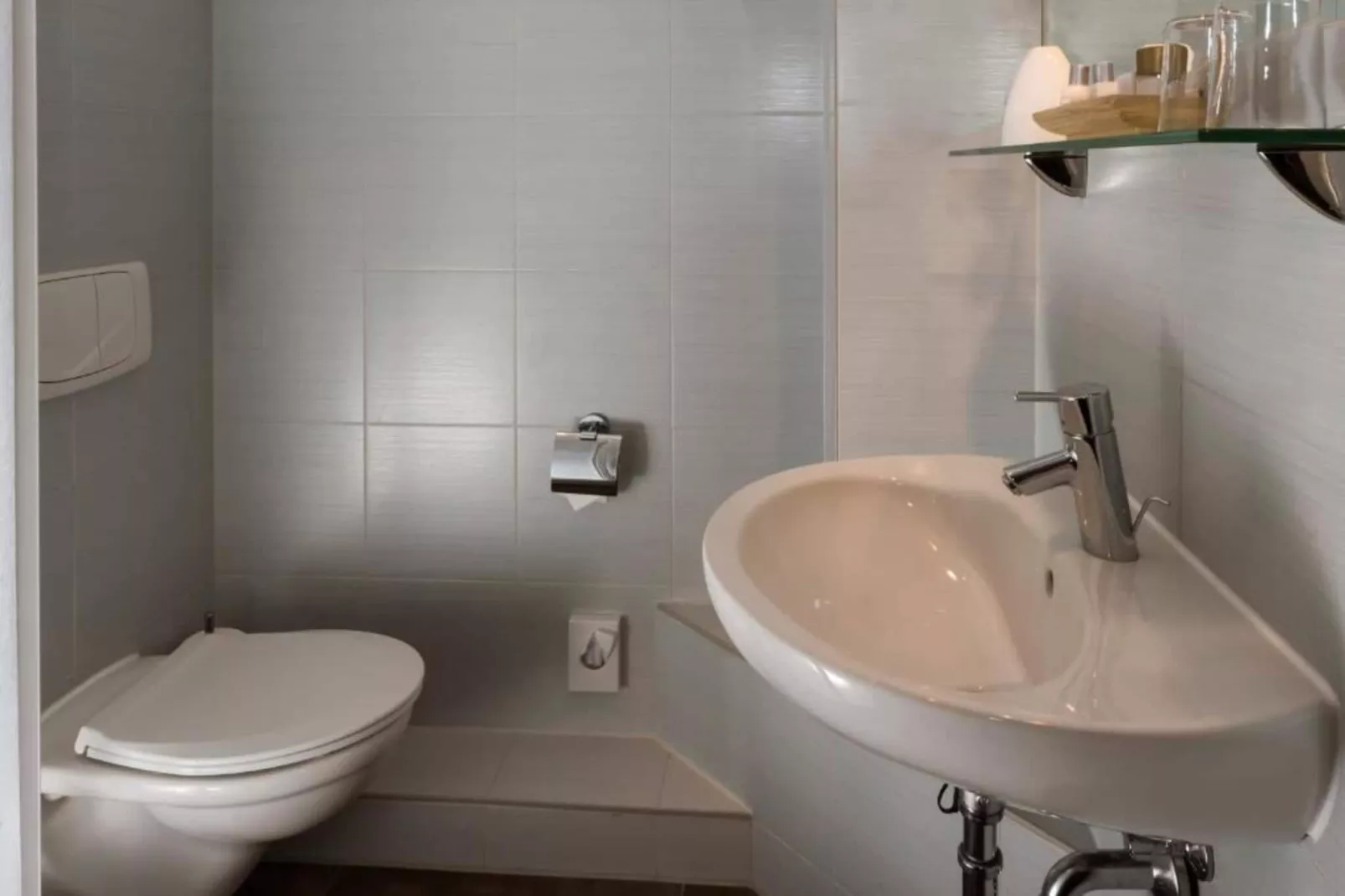 Hafendorf 2-bedroom apartment 4 guest-Badkamer