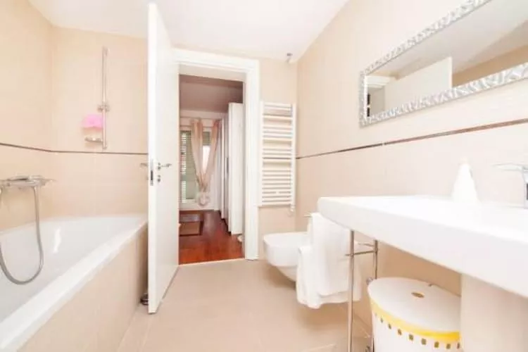 Apartment Vesna - Superior Three Bedroom Apartment with Balcony-Badkamer