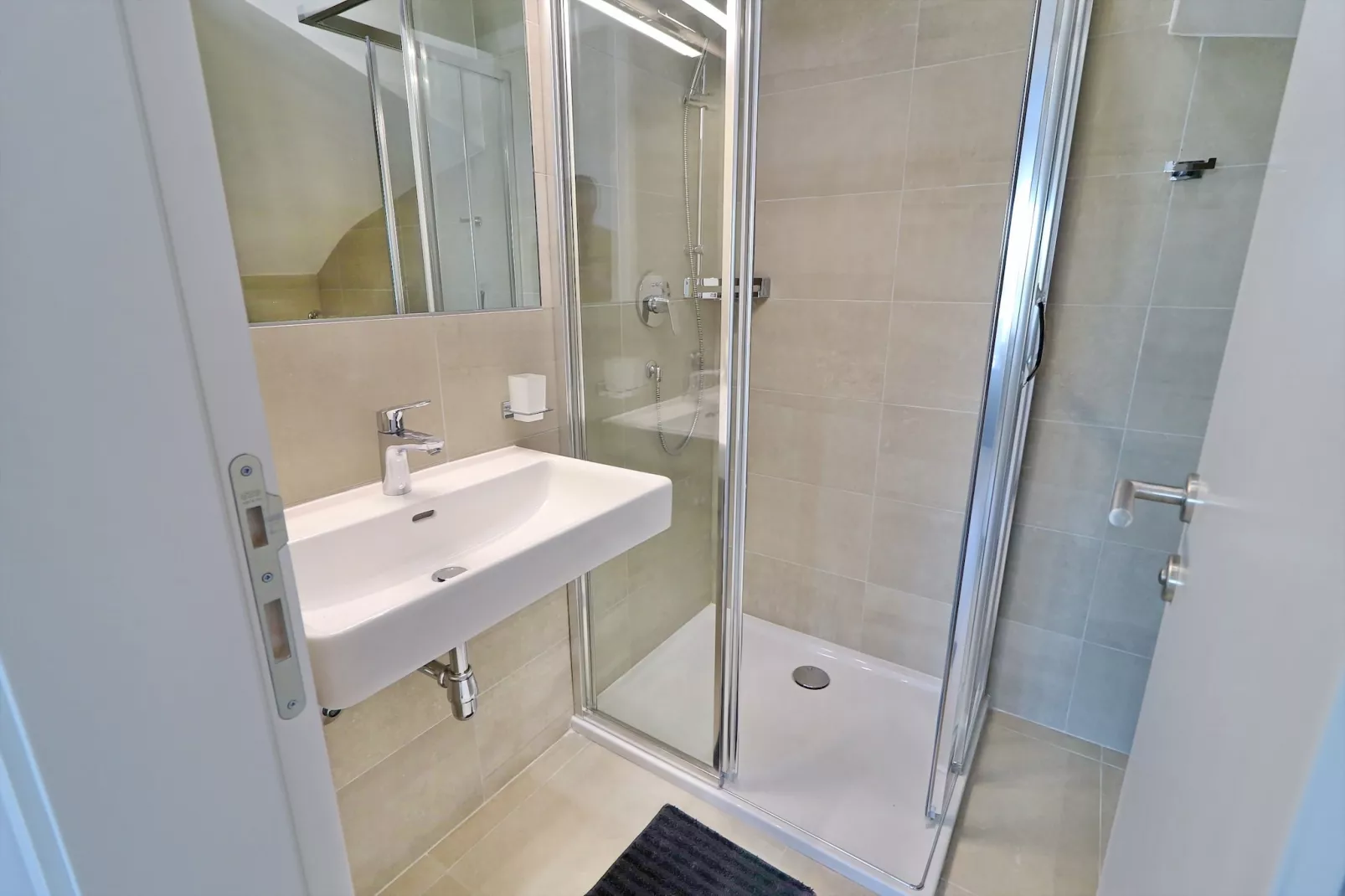 Villa E & D  - Four Bedroom Villa with Pool and Patio - Villa D-Badkamer