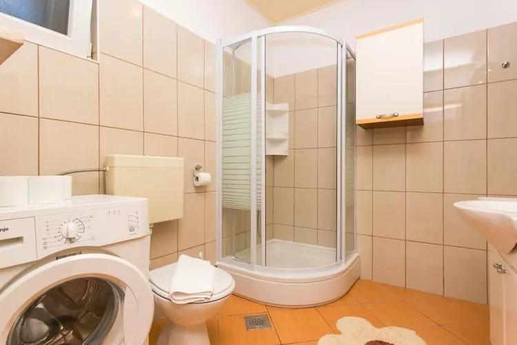 Guest House Fontana - Two Bedroom Apartment with Balcony and Sea View - Badkamer