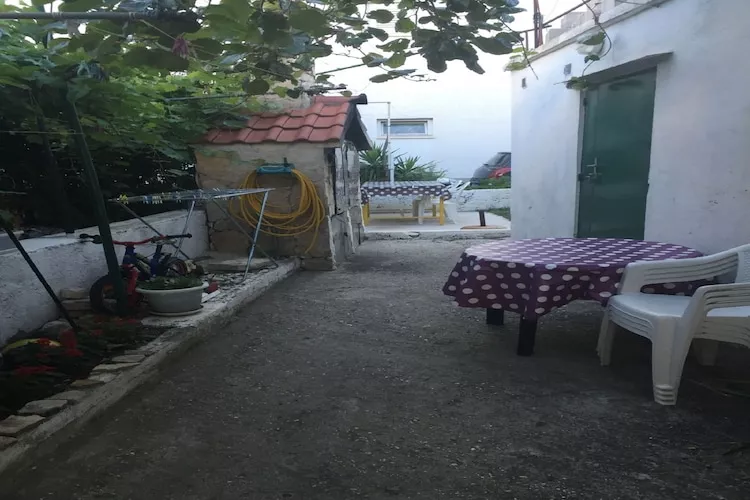 Apartments Roko (ST) - Economy One Bedroom Apartment with Shared Terrace (A2)-Terras