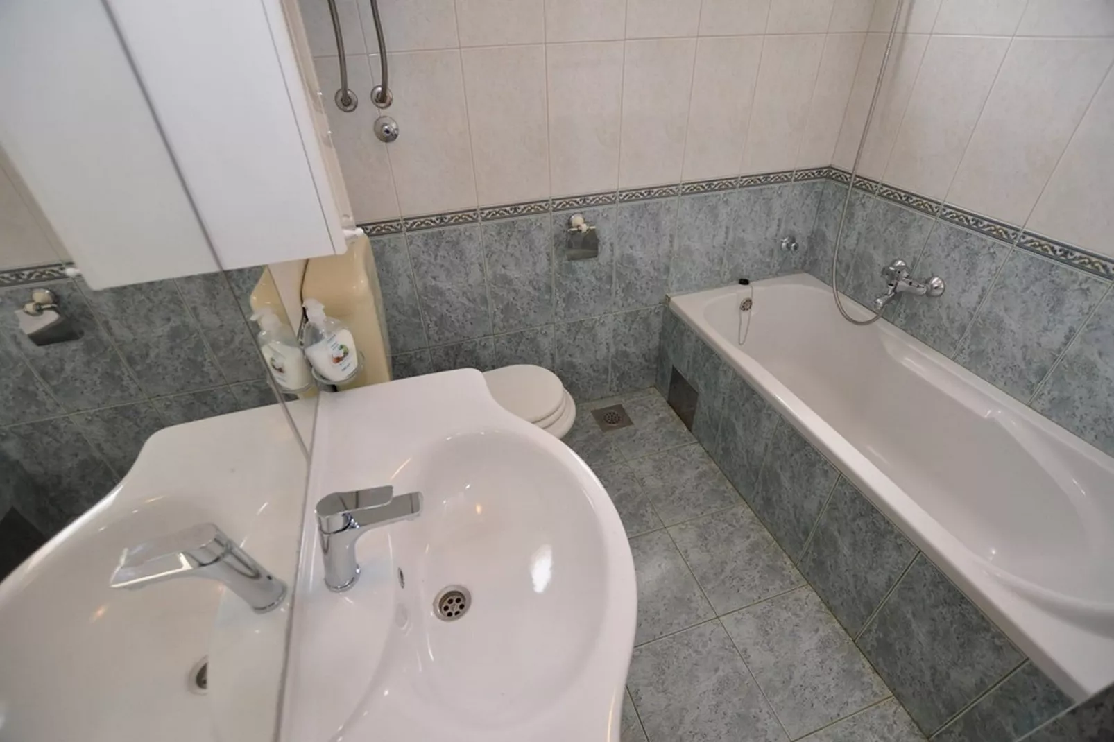 Apartments Seagull - Comfort Two Bedroom Apartment with Sea View Balcony (Tonko)-Badkamer