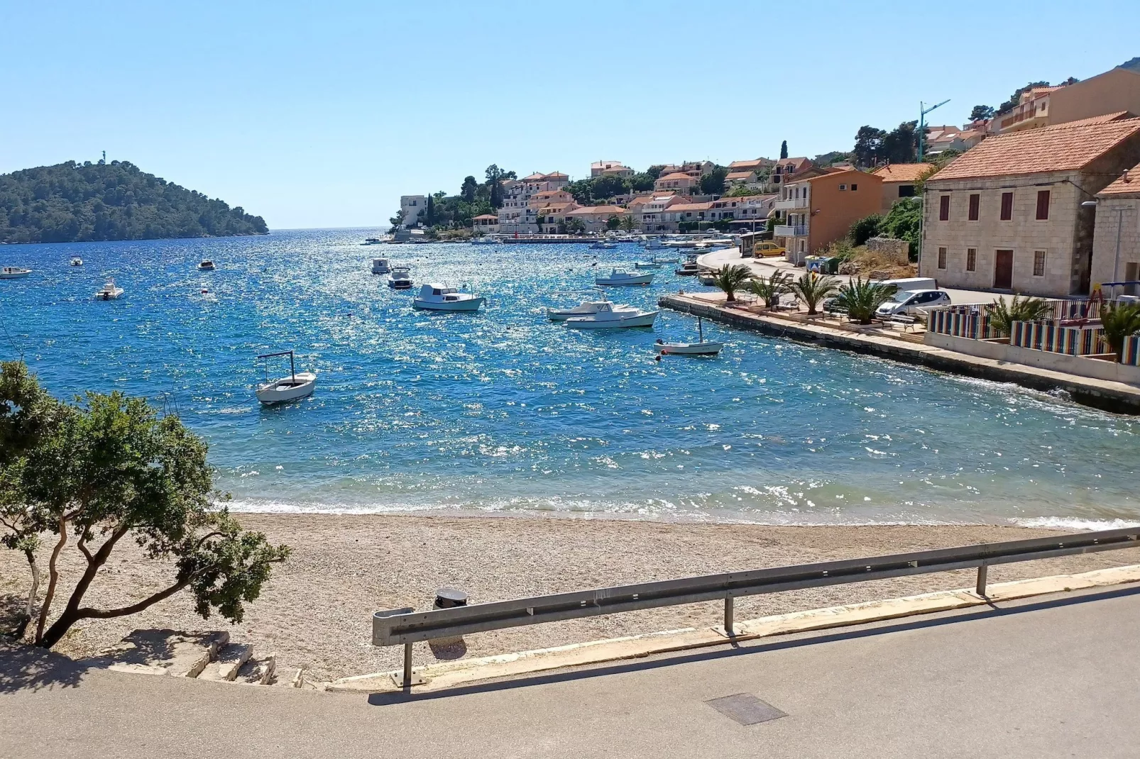 Bertie's Lodge - Two Bedroom Apartment with Terrace and Sea View(A1)-Uitzicht