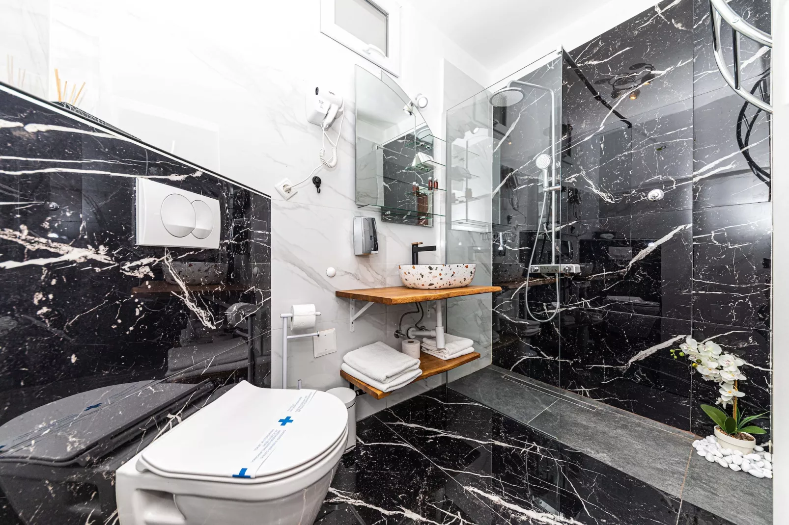 Apartments Keka - One Bedroom Apartment-Badkamer