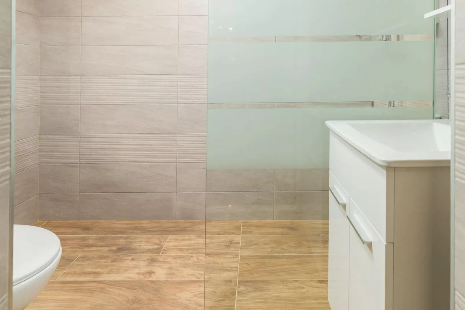 Marceta Apartment 3 - Pool and Big Garden-Badkamer