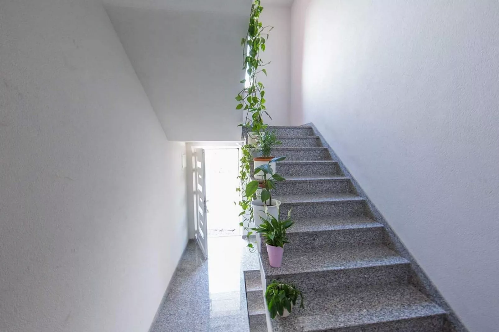 Holiday Home J&D No.3-Six Bedroom House  with Pool-Buitenlucht