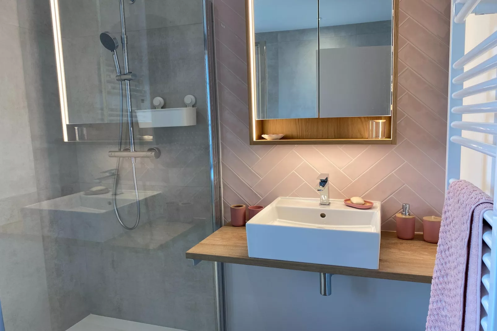 Joli gîte à Corseul-Badkamer