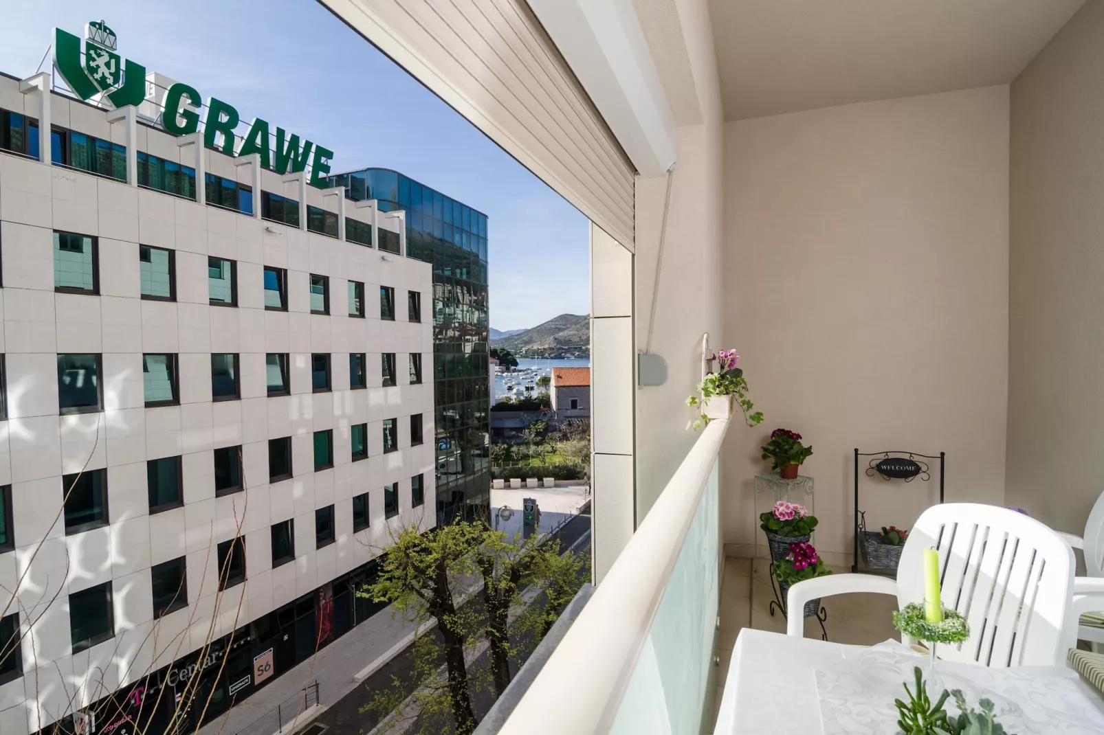 Apartment Atlant - One Bedroom Apartment with Balcony and Side Sea View-Terrasbalkon