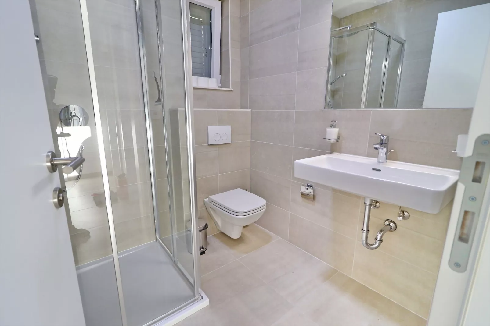 Villa E & D  - Four Bedroom Villa with Pool and Patio - Villa D-Badkamer