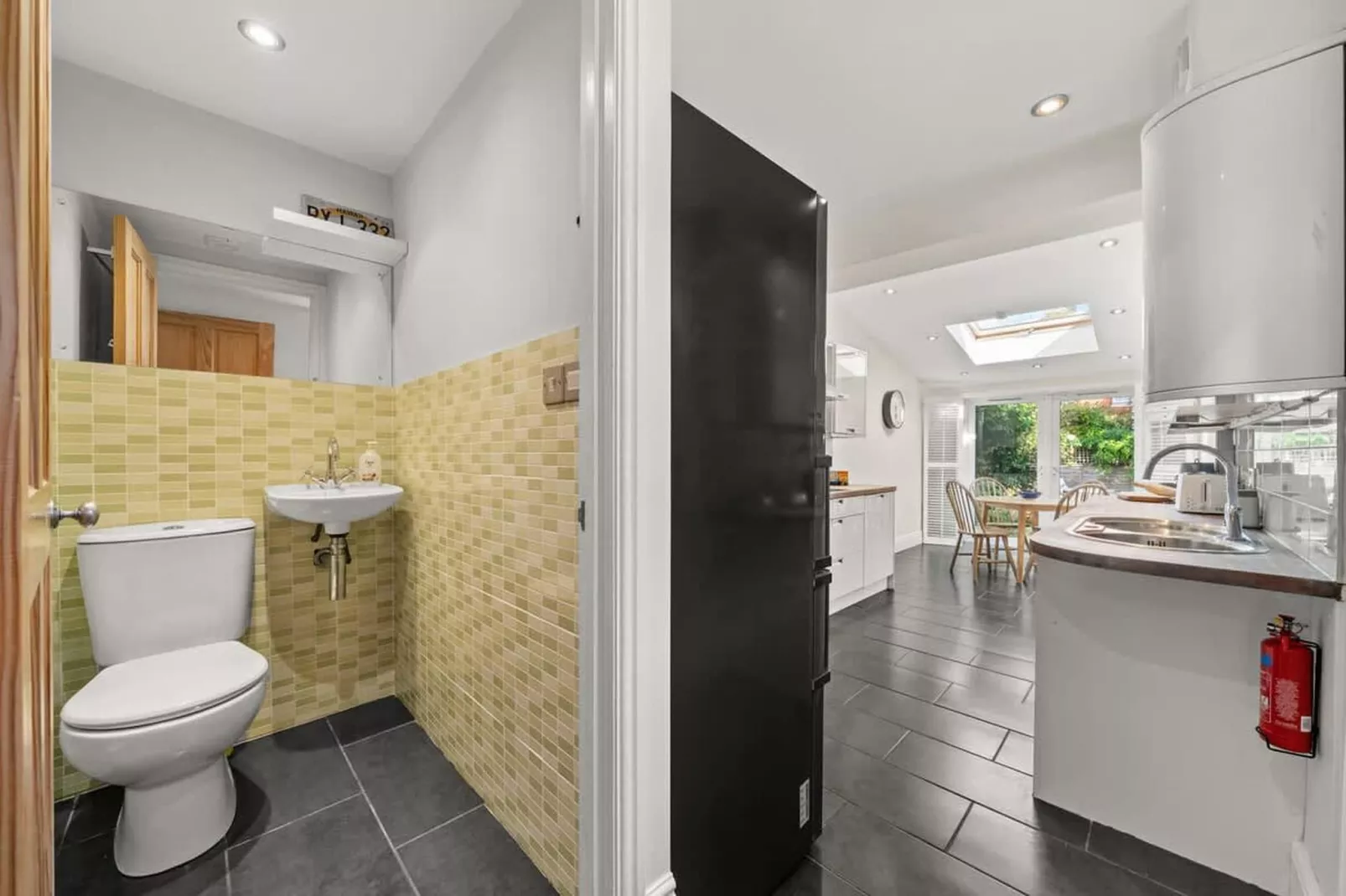 RG1 De Montfort Rd-Badkamer