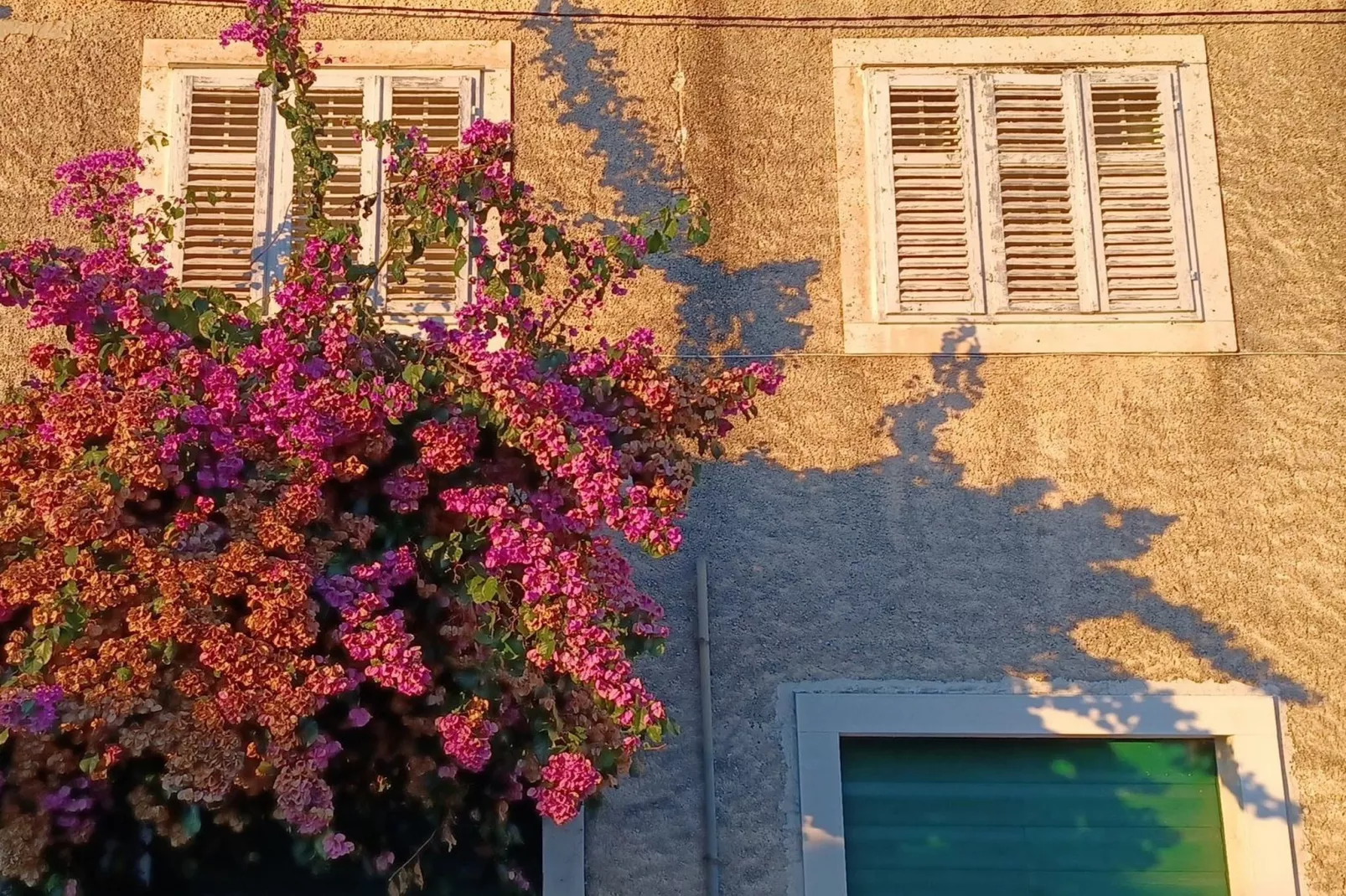 Bertie's Lodge - Standard Two Bedroom Apartment with Balcony and Sea view(A0)-Uitzicht