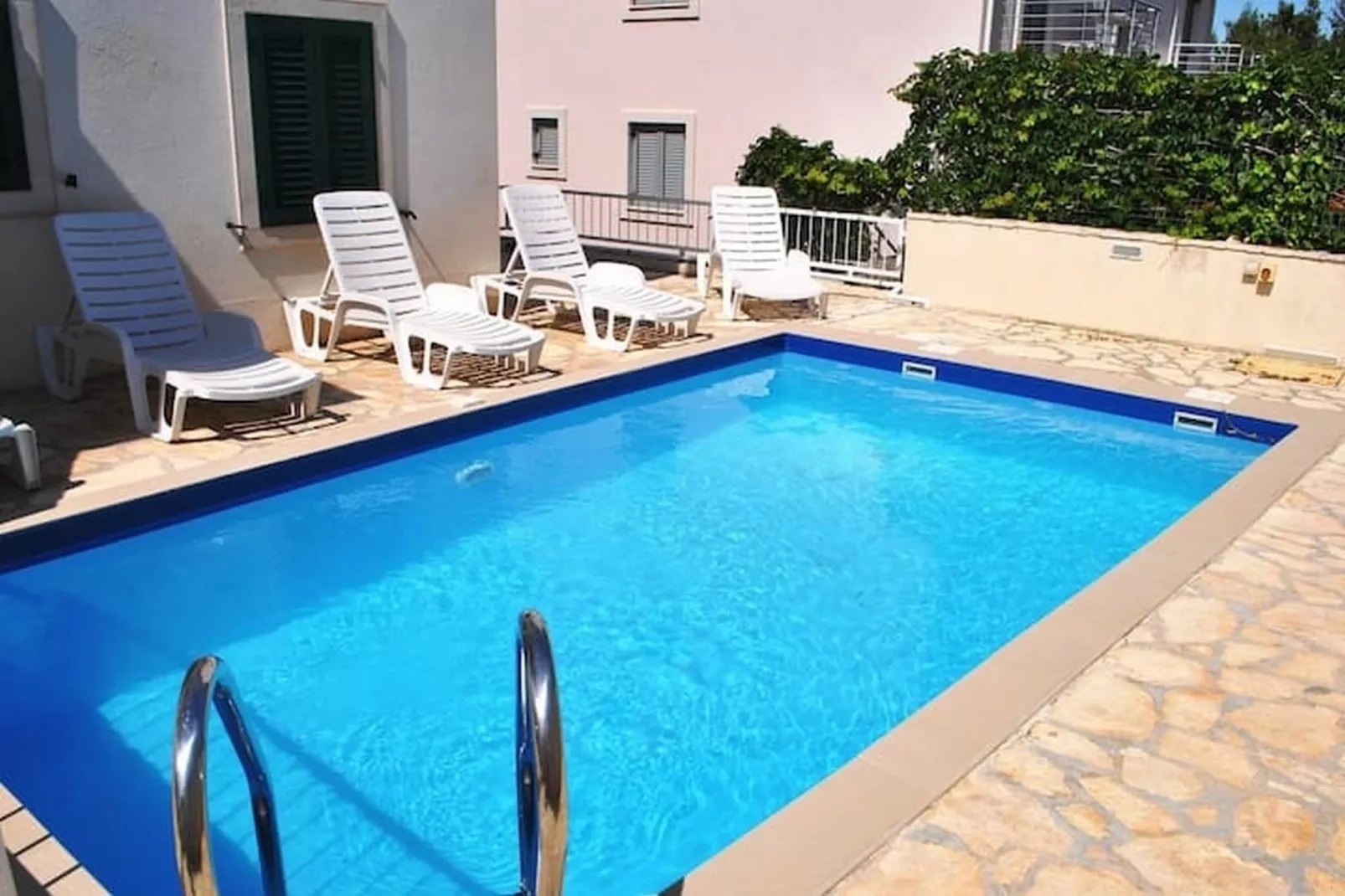 Apartment Sunflower -  Two bedroom apartment with Terrace and Sea View-Zwembad