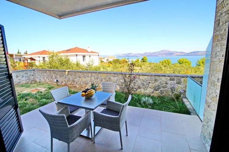 Apartments Kula - Two Bedroom Apartment with Terrace C2 - Terras