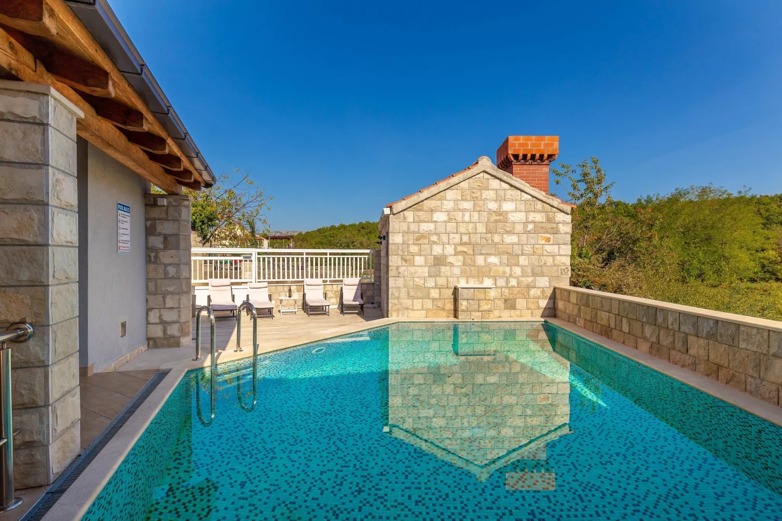 Holiday Home Trojković- Four Bedroom Holiday Home with Terrace and Swimming Pool-Zwembad