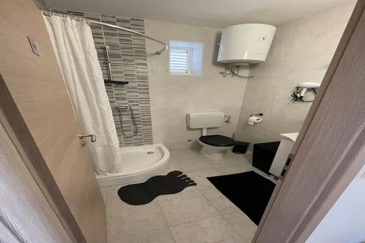 Apartments Sun 4 You - Two Bedroom Apartment with Balcony and Sea View (Apartment 2)-Badkamer