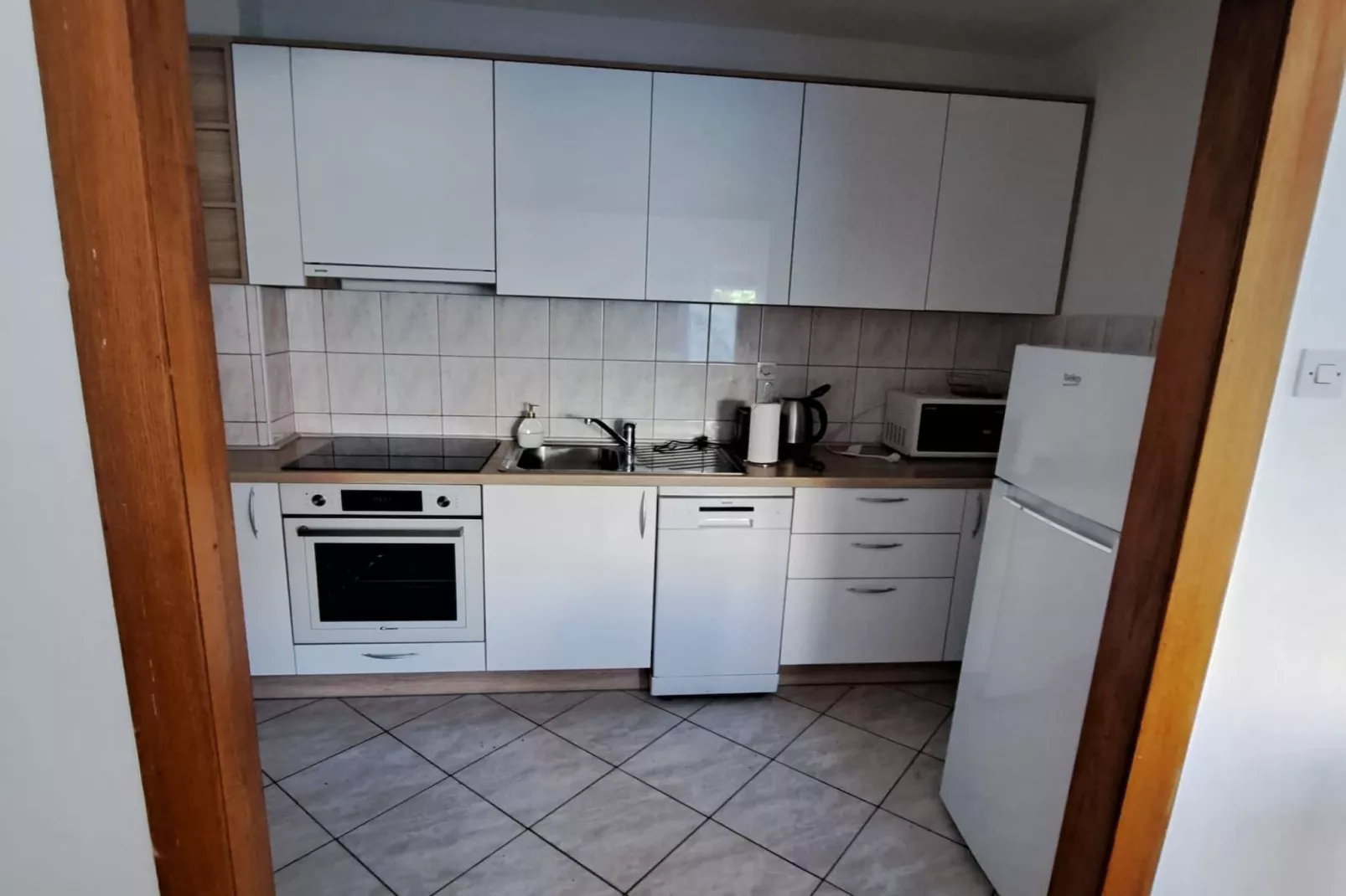 Apartment Marko (ST) - Three Bedroom Apartment with Balcony and Garden View-Keuken