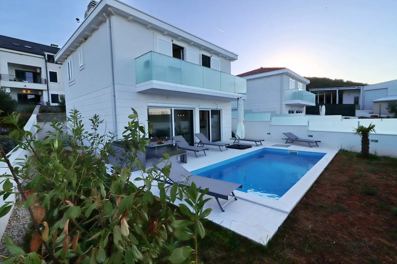 Villa E & D  - Four Bedroom Villa with Pool and Patio - Villa D-Zwembad