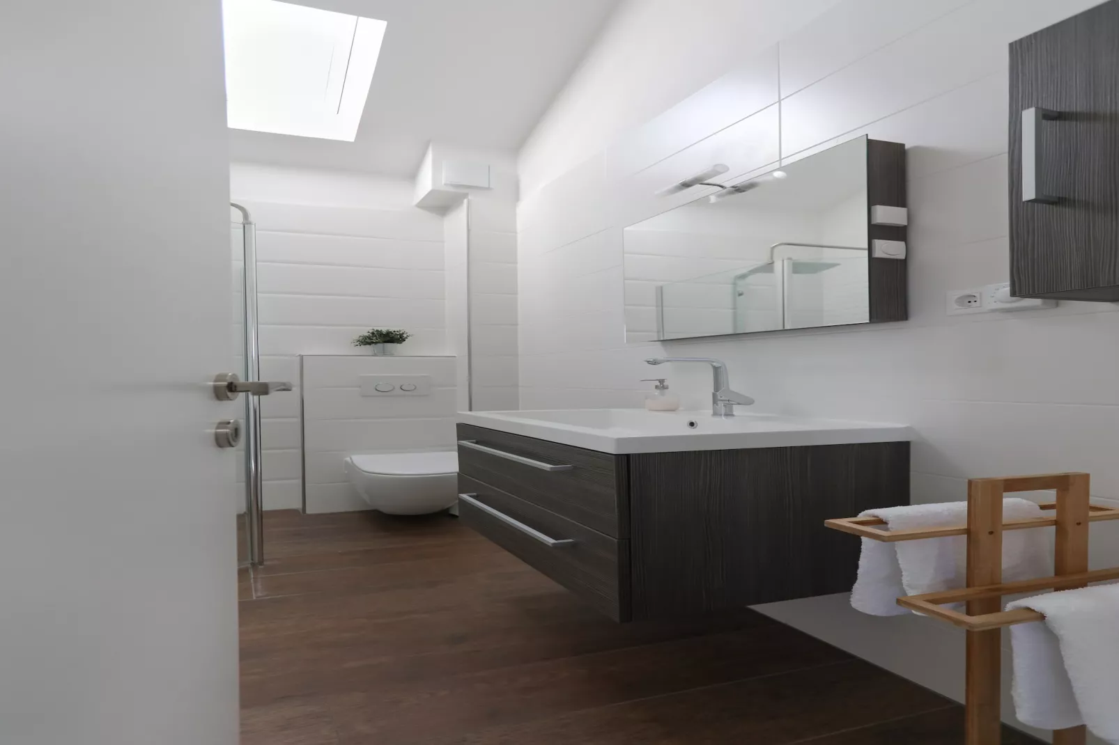 Apartment M&J - Comfort Two Bedroom Apartment with Terrace and Sea View (Škaro)-Badkamer