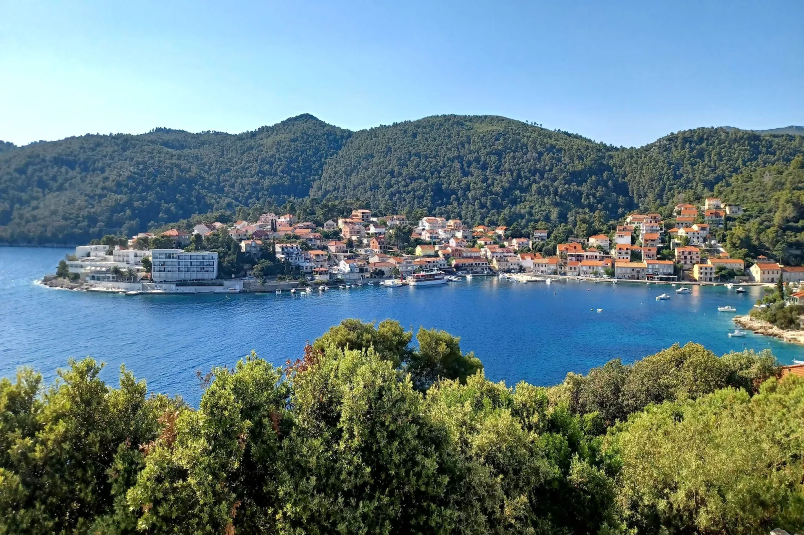 Bertie's Lodge - Standard Two Bedroom Apartment with Balcony and Sea view(A0)-Uitzicht