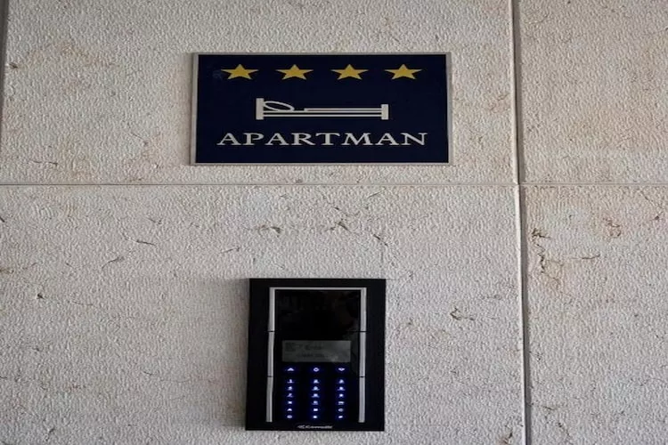 Boutique Apartment Petra - One Bedroom Apartment with Balcony-Buitenlucht