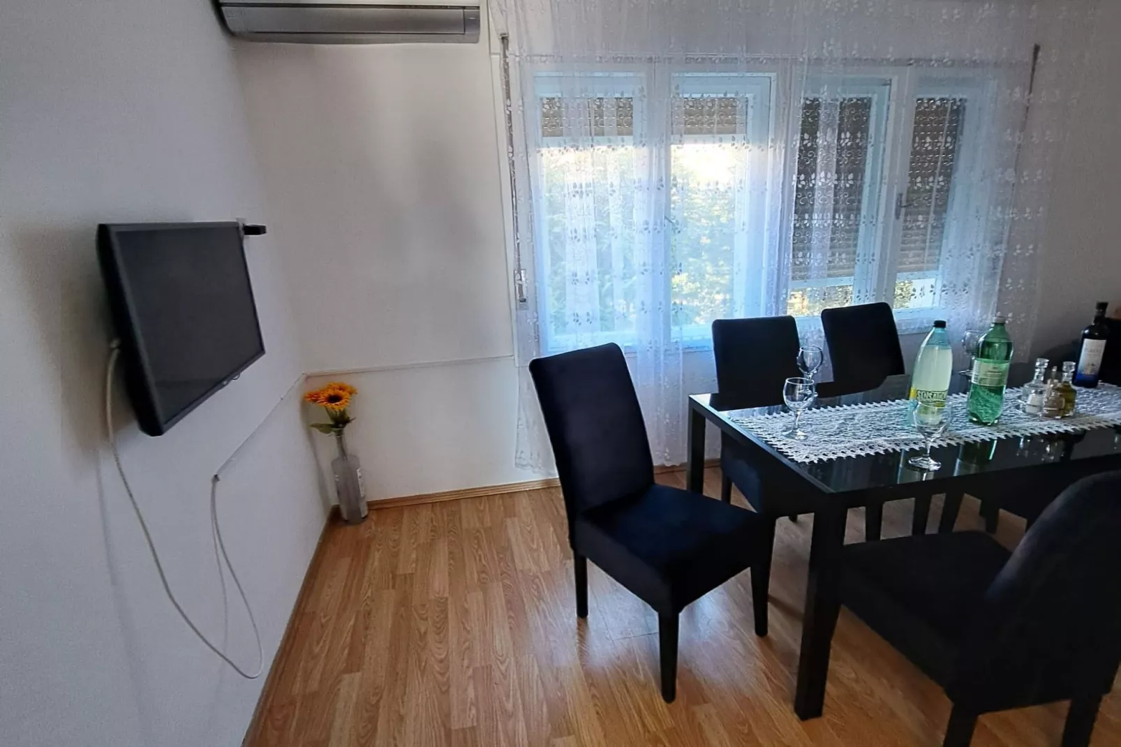 Apartment Marko (ST) - Three Bedroom Apartment with Balcony and Garden View-Keuken