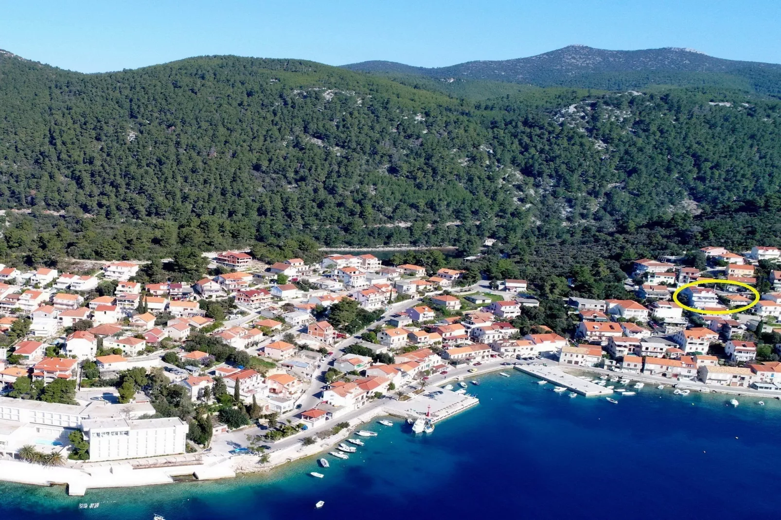 Bertie's Lodge - Standard Two Bedroom Apartment with Balcony and Sea view(A0)-Uitzicht