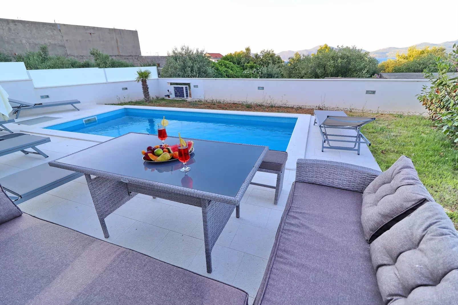 Villa E & D  - Four Bedroom Villa with Pool and Patio - Villa E-Zwembad