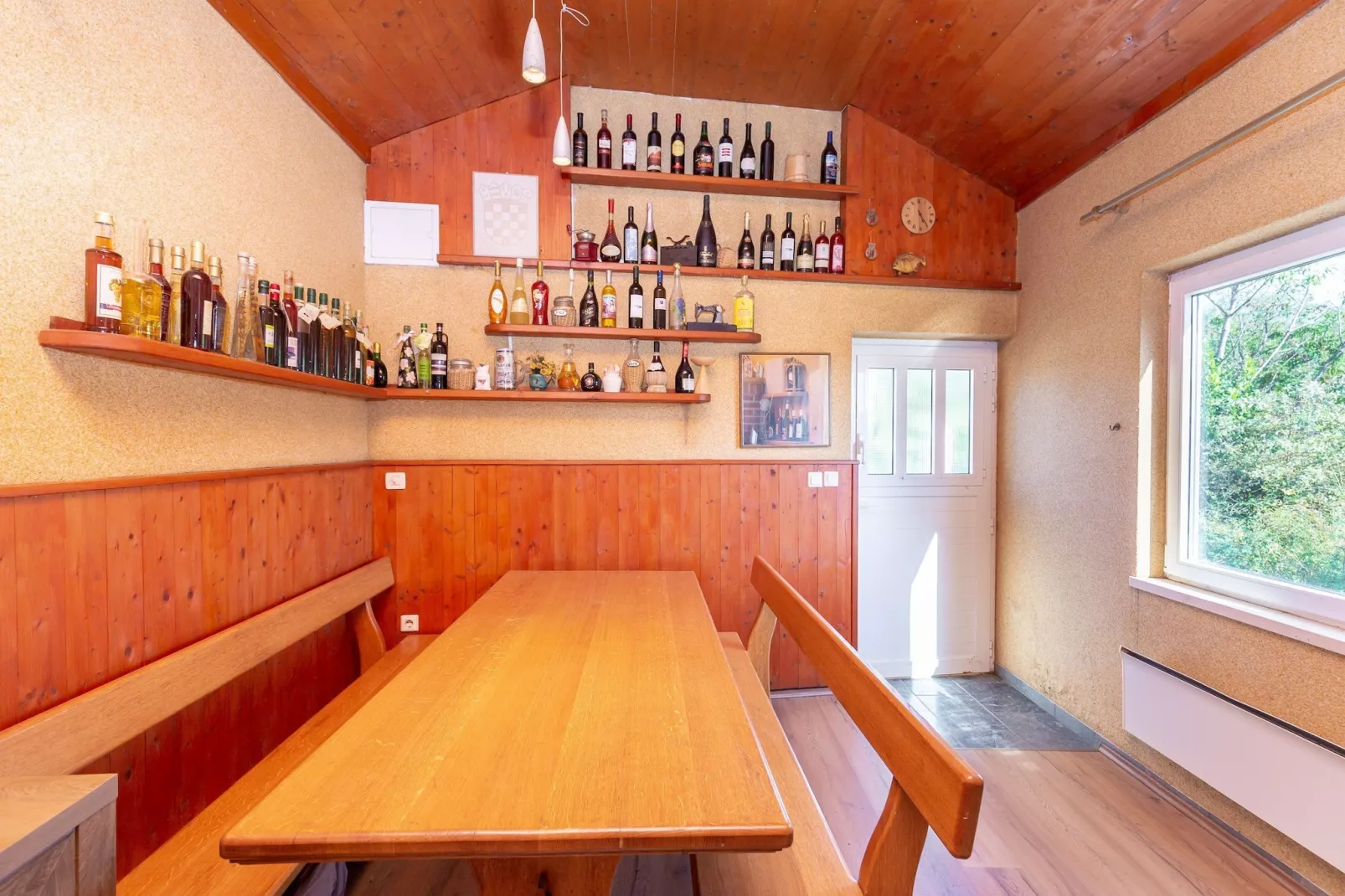 Holiday Home Trojković- Four Bedroom Holiday Home with Terrace and Swimming Pool-Eetkamer