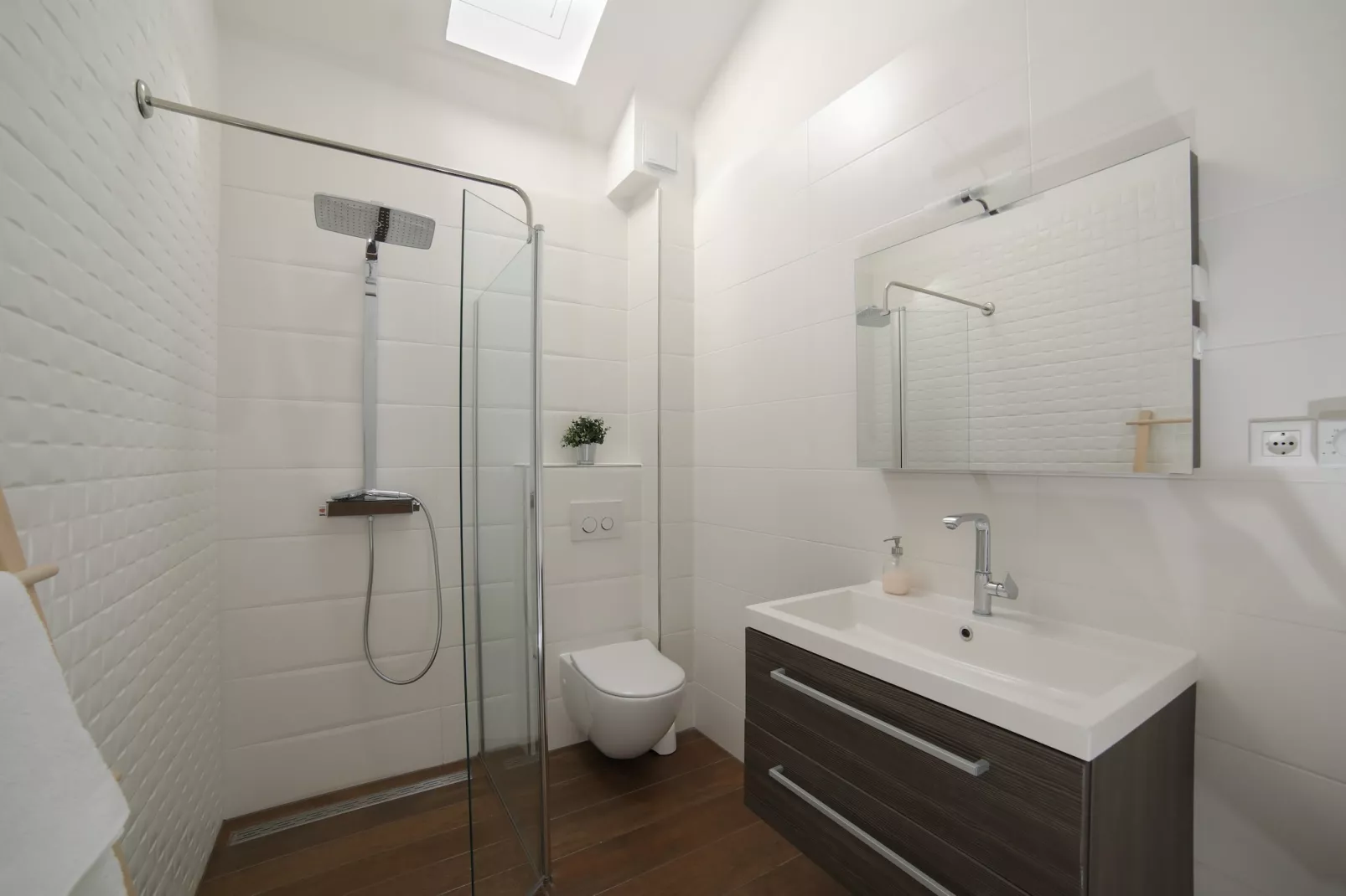 Apartment M&J - Comfort Two Bedroom Apartment with Terrace and Sea View (Škaro)-Badkamer