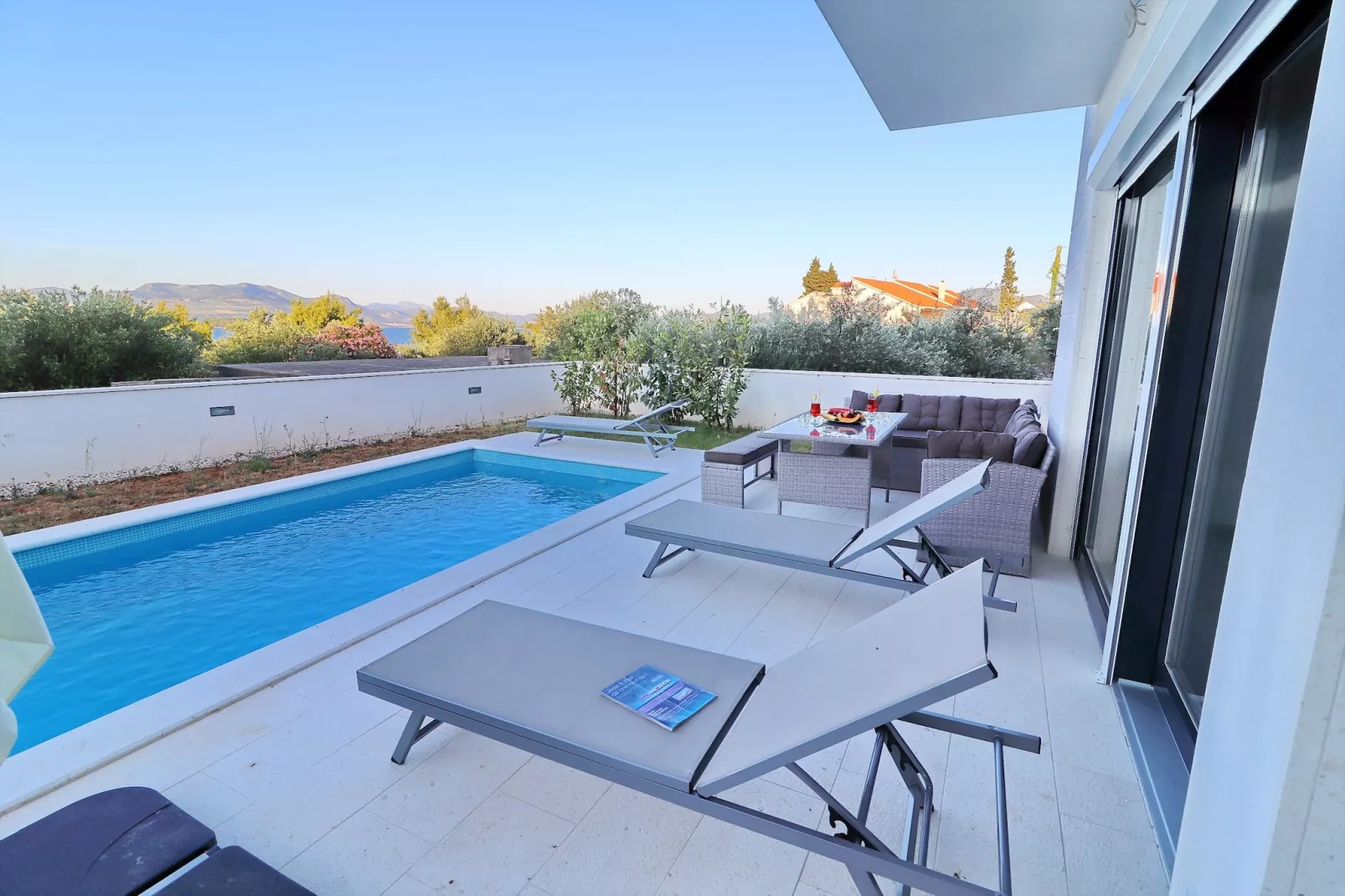 Villa E & D  - Four Bedroom Villa with Pool and Patio - Villa D-Zwembad