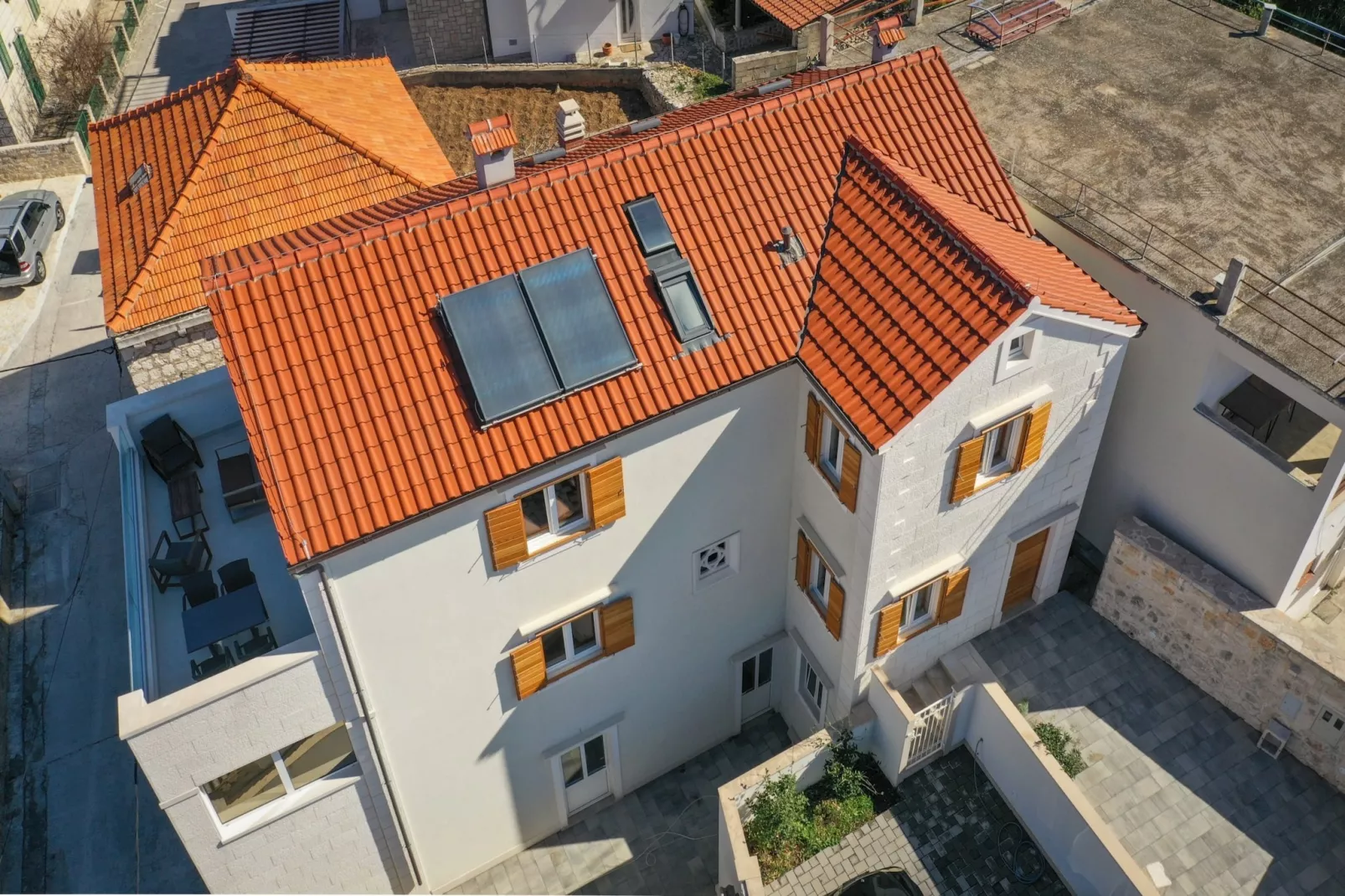 Apartment M&J - Comfort Two Bedroom Apartment with Terrace and Sea View (Škaro)-Buitenlucht