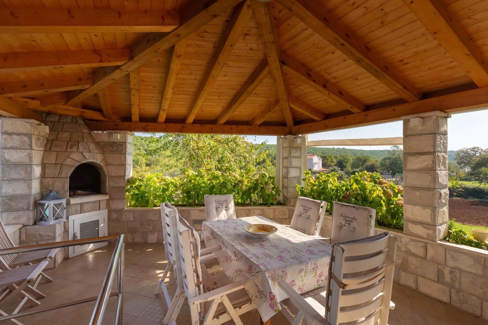 Holiday Home Trojković- Four Bedroom Holiday Home with Terrace and Swimming Pool-Terras