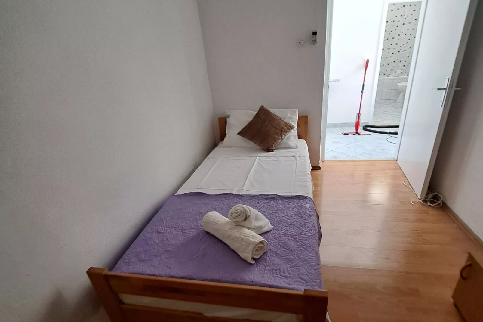 Apartment Marko (ST) - Three Bedroom Apartment with Balcony and Garden View-Slaapkamer