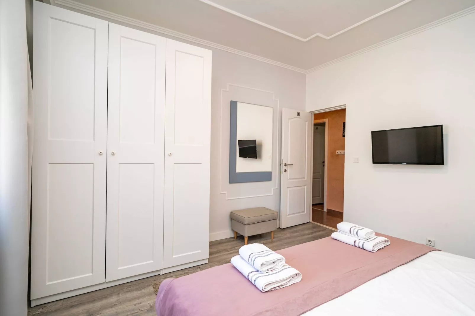 Holiday Home Trojković- Four Bedroom Holiday Home with Terrace and Swimming Pool-Slaapkamer