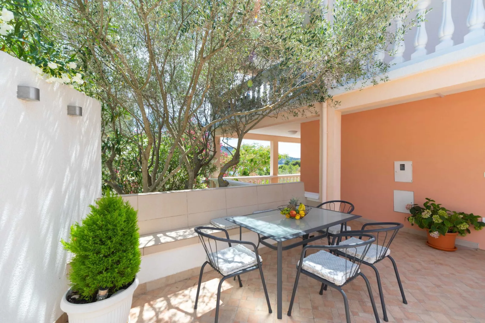 Holiday Home Diana - Five Bedroom House with Terrace and Sea View-Terras